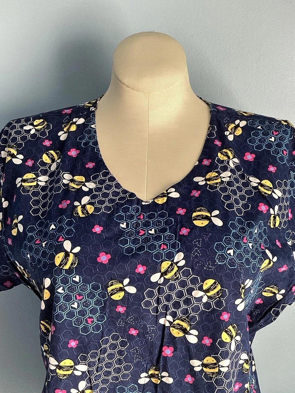 🐘🌹 Scrub Shirt ( bumblebee and honeycomb pattern)